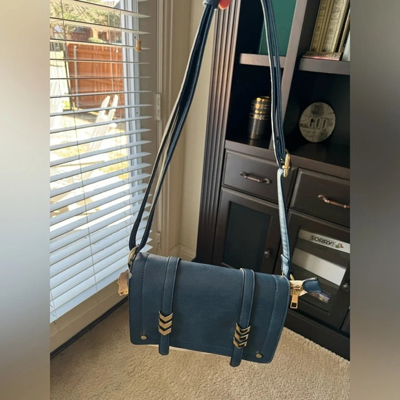 NWT Alyssa Double Compartment Dual Tone Crossbody Medium-Large. Blue and Cream - Picture 7 of 10